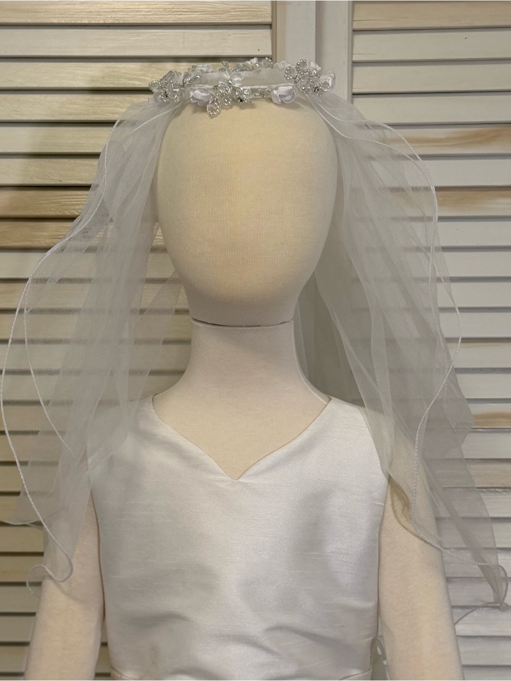 Lauren Marie Veil ***NWT***